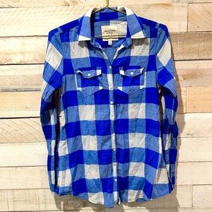 Blue and White plaid A&F button down shirt | Size Small